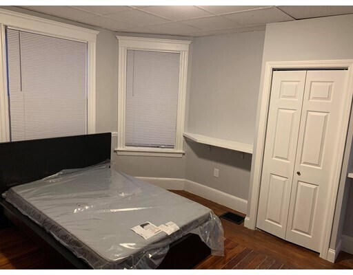 Building Photo - 72 Dehon St