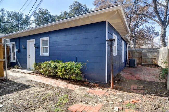 Building Photo - 2409 Horne St