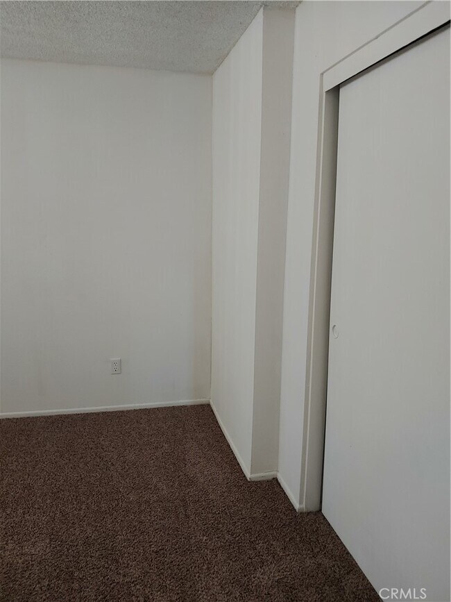 Building Photo - 16961 Green Ln