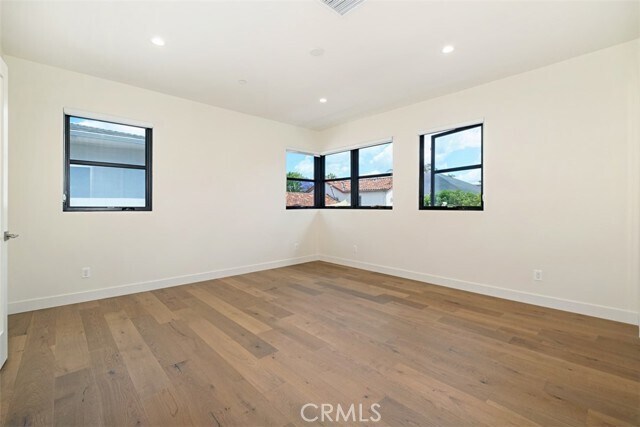 Building Photo - 822 S Plymouth Blvd