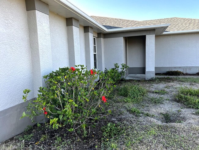 Building Photo - 204 SW 14th Ave