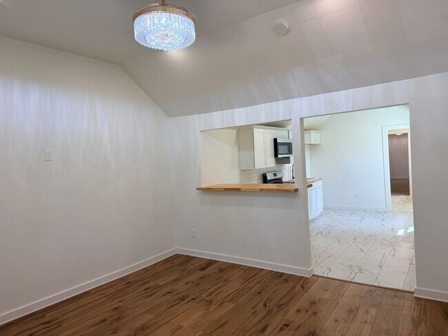 Building Photo - Cute 2 bedroom home in Prague!