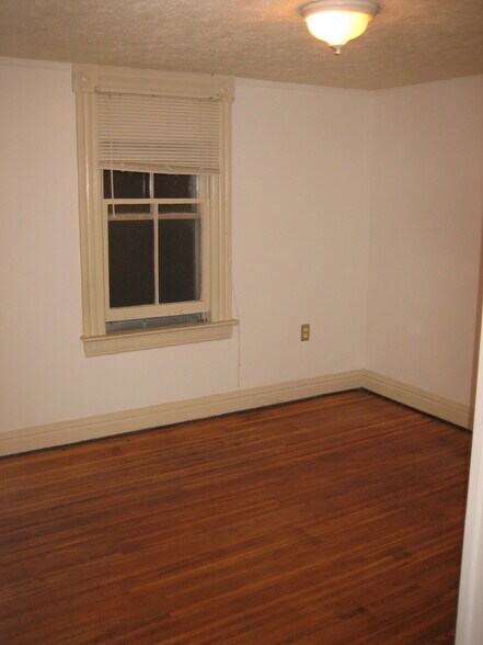 Building Photo - 56 Hartsen St