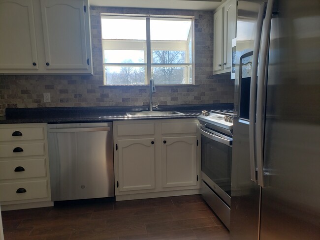 Brand New Stainless Appliances - 111 Country Club Dr