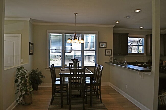 Building Photo - 1607 Chamberlain Ave.