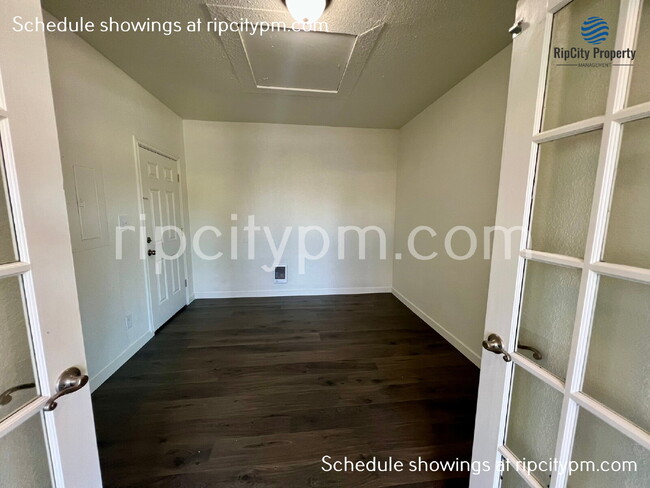 Building Photo - 827 N Lombard St