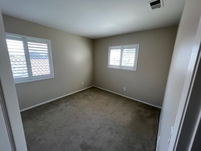 Building Photo - Rolling Hills Ranch! Spacious 4 Bedroom 2....