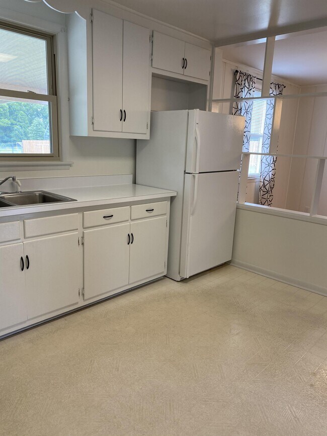 Building Photo - 4950 Hopedale Dr