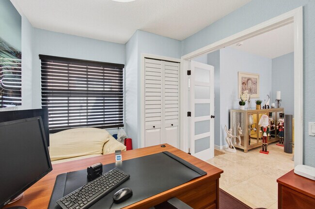 Building Photo - 7076 Middlebury Dr