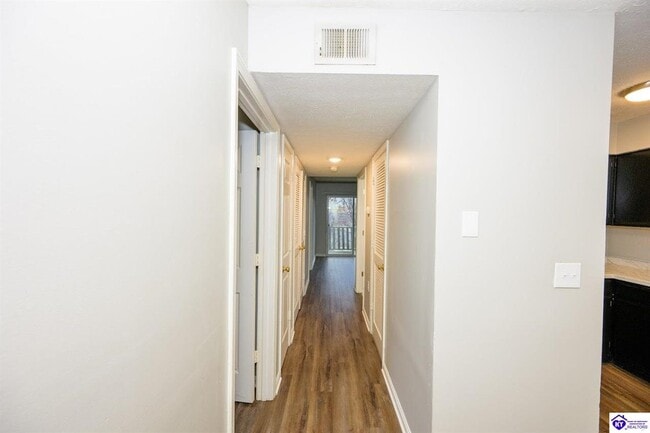 Building Photo - 621 Stewart St