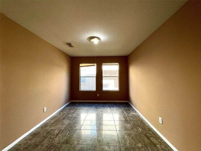 Building Photo - 7303 Foxshadows Ln