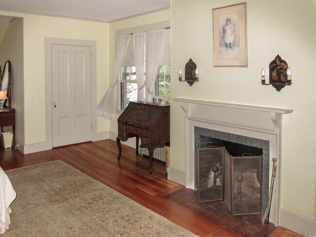 Building Photo - 48 Proctor St