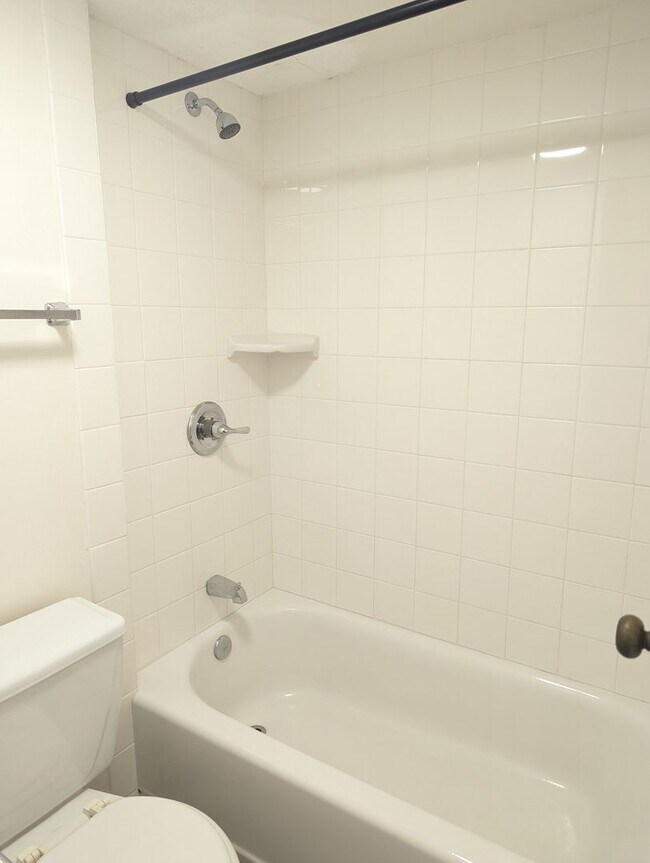Building Photo - 1329