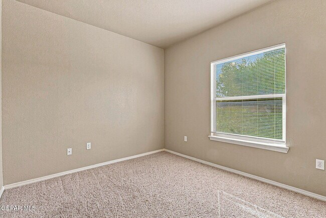 Building Photo - 641 Bariloche Dr