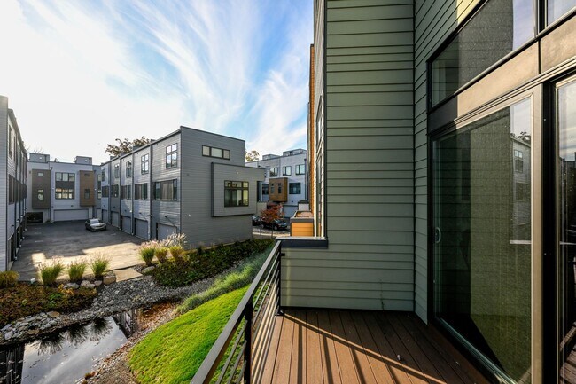 Building Photo - 18875 Riversouth Terrace