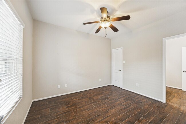 Building Photo - 15326 Knotty Chestnut St