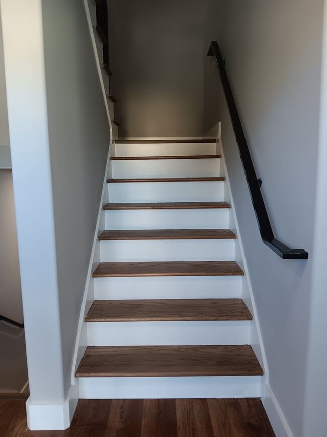 Building Photo - 4BR/4BA Townhome in Fort Sanders | Off Cam...