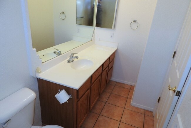 Building Photo - K-1014