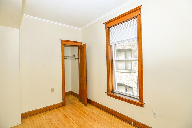 Building Photo - 2312 W Iowa St