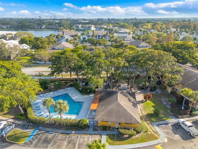 Building Photo - 3065 N Oakland Forest Dr