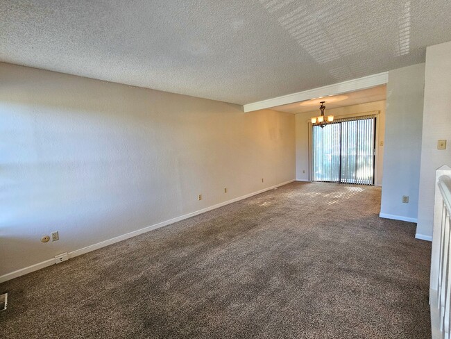 Building Photo - 10904 Mckinley Dr