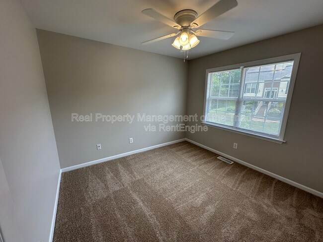 Building Photo - 225 Braeburn Dr