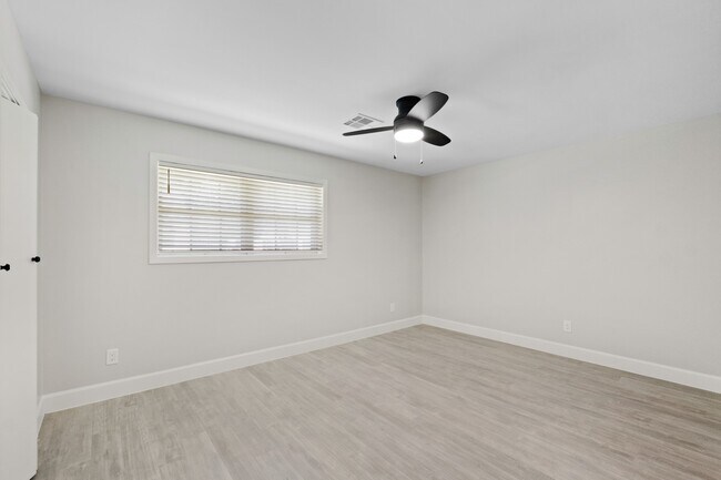 Building Photo - 5911 Rutherglenn Dr