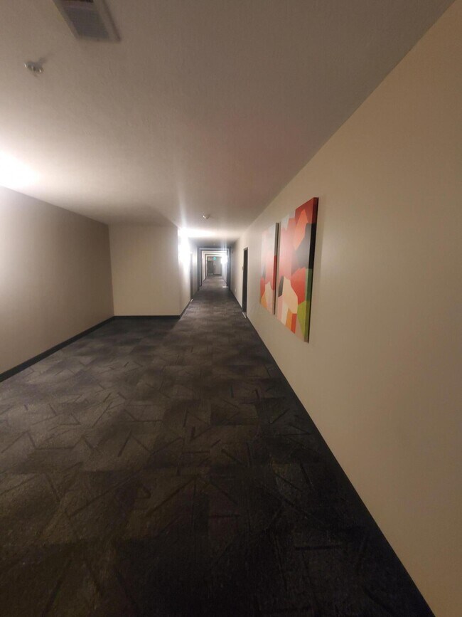 Building Photo - 5001 Olentangy River Rd