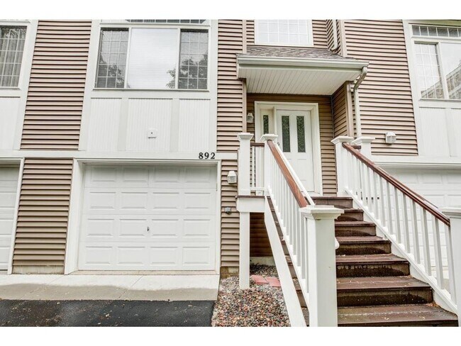 Building Photo - Beautiful Two Bedroom Townhome in Plymouth for $2,299.00/month!