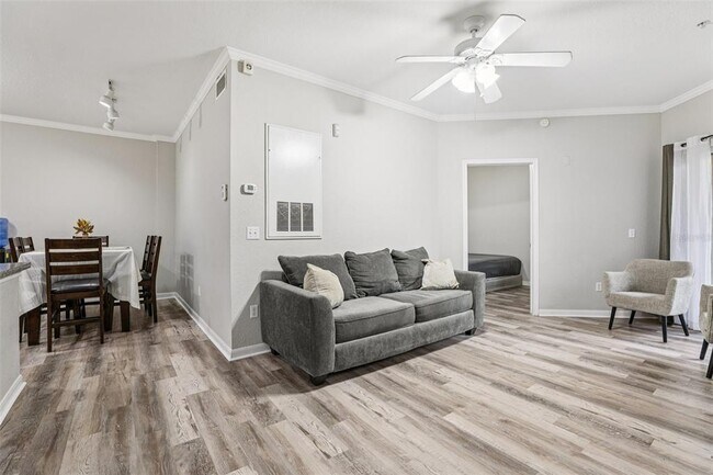 Building Photo - 860 N Orange Ave