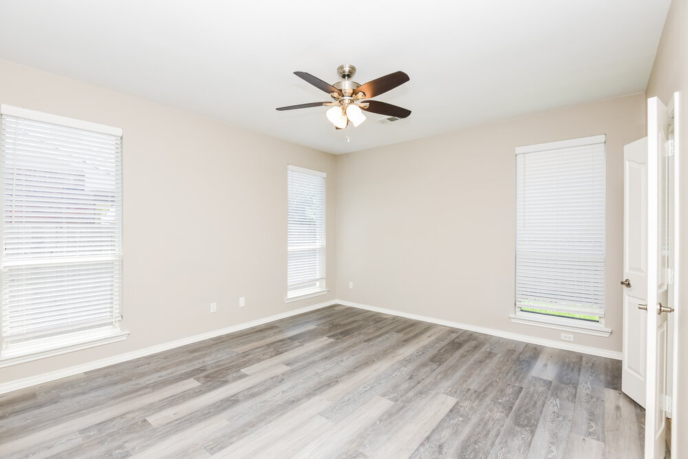 Building Photo - 10505 Big Oak Dr