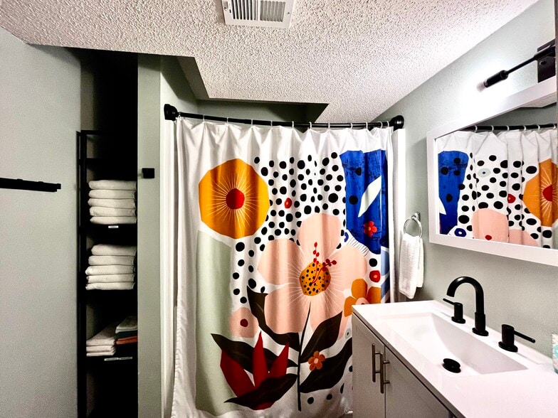 Building Photo - 2775 Bayview Way