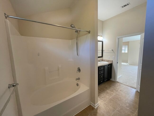 Building Photo - 422 Sebastian Dr