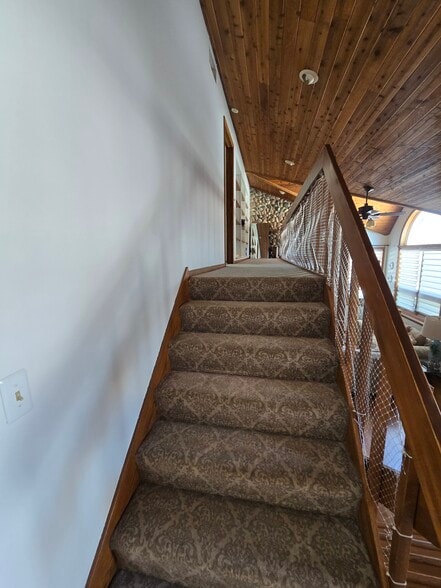 Building Photo - 8145 S White Oak Dr