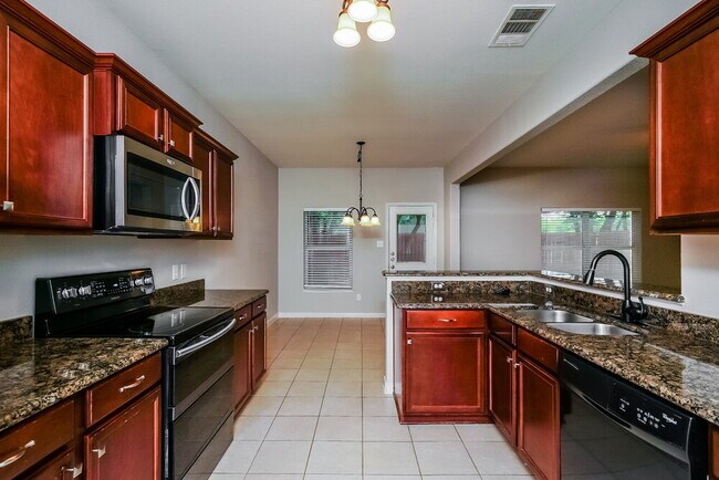 Building Photo - 1006 Primrose Dr