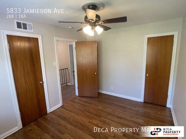 Building Photo - 5833 Jamieson Ave