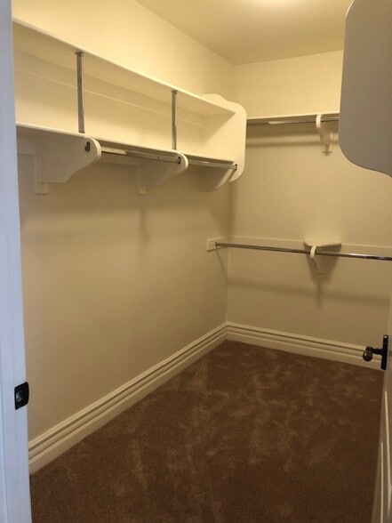 Building Photo - 11582 Moorpark St