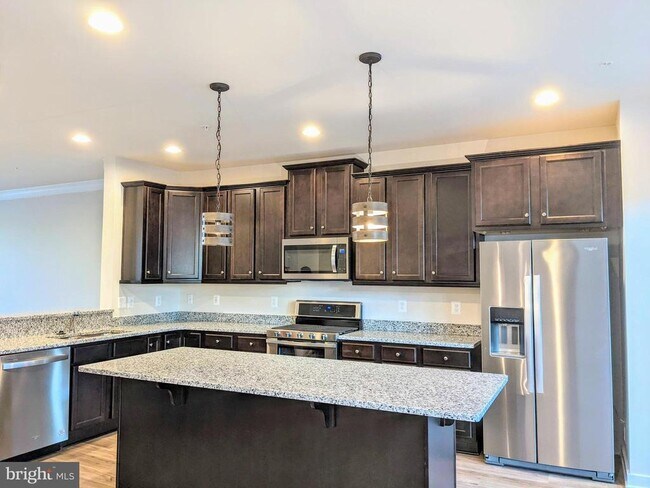 Building Photo - 8609 Satinwood Dr