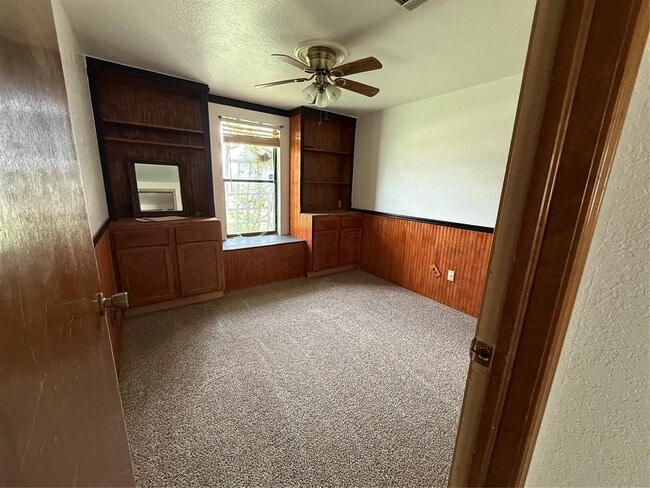 Building Photo - 1071 Raintree Mansion