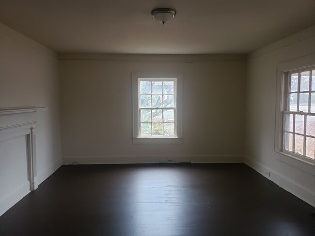 Building Photo - 1720 W Parker Rd