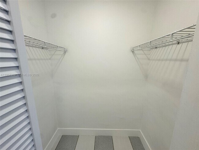 Building Photo - 2899 Collins Ave