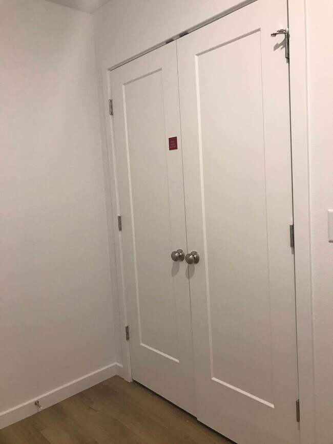 Building Photo - Executive Rental -  4 Bedroom 3 Baths