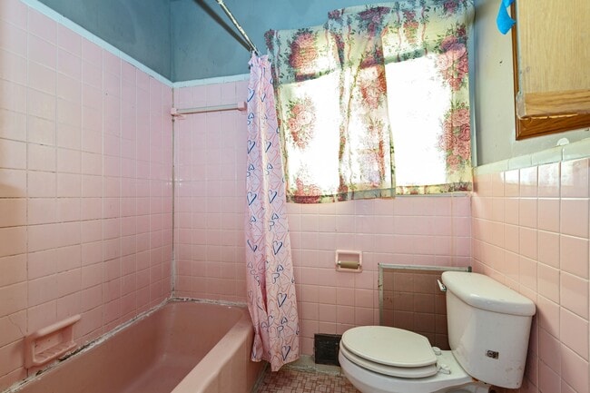 Building Photo - 224 NC-561