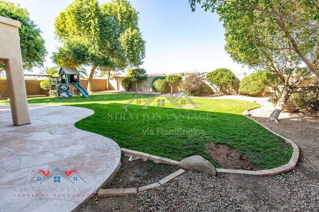 Building Photo - 14616 W Windward Ave