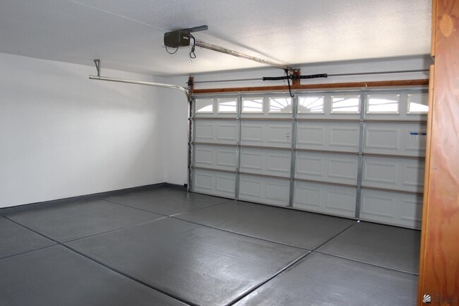 Building Photo - 2090 S 44th Dr