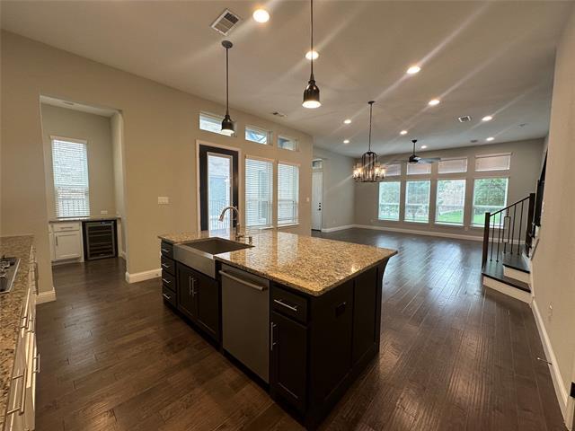 Building Photo - 7105 Royal View Dr