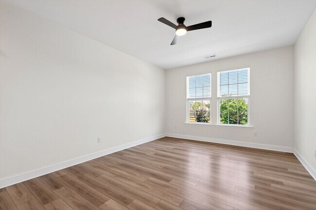 Building Photo - Beautiful Modern 3BR Townhome in the Heart of Wendell!