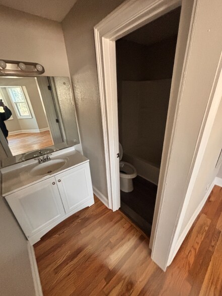 Building Photo - 5870 Sherwood Pl