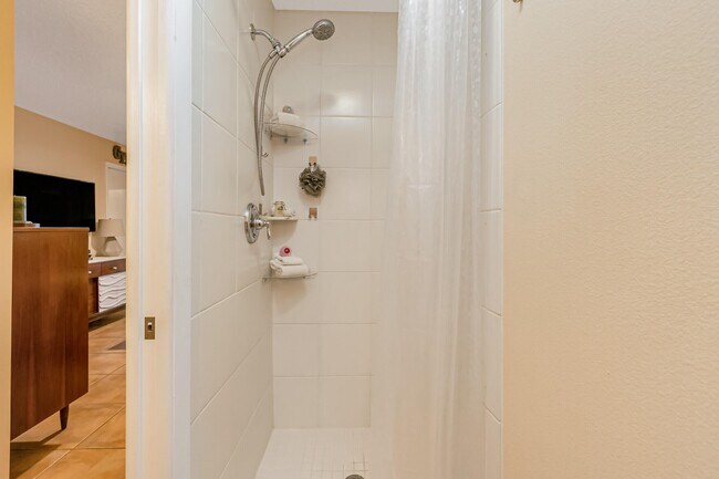 Building Photo - 261 Cape Shores Cir