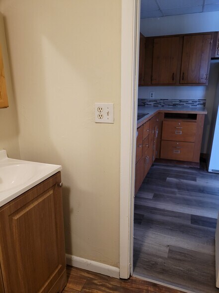 Bathroom - 101 Mitchell St
